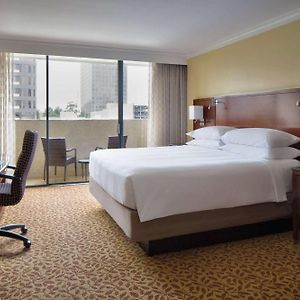 King Room Roll Shower Mobility Access or Non-Smoking